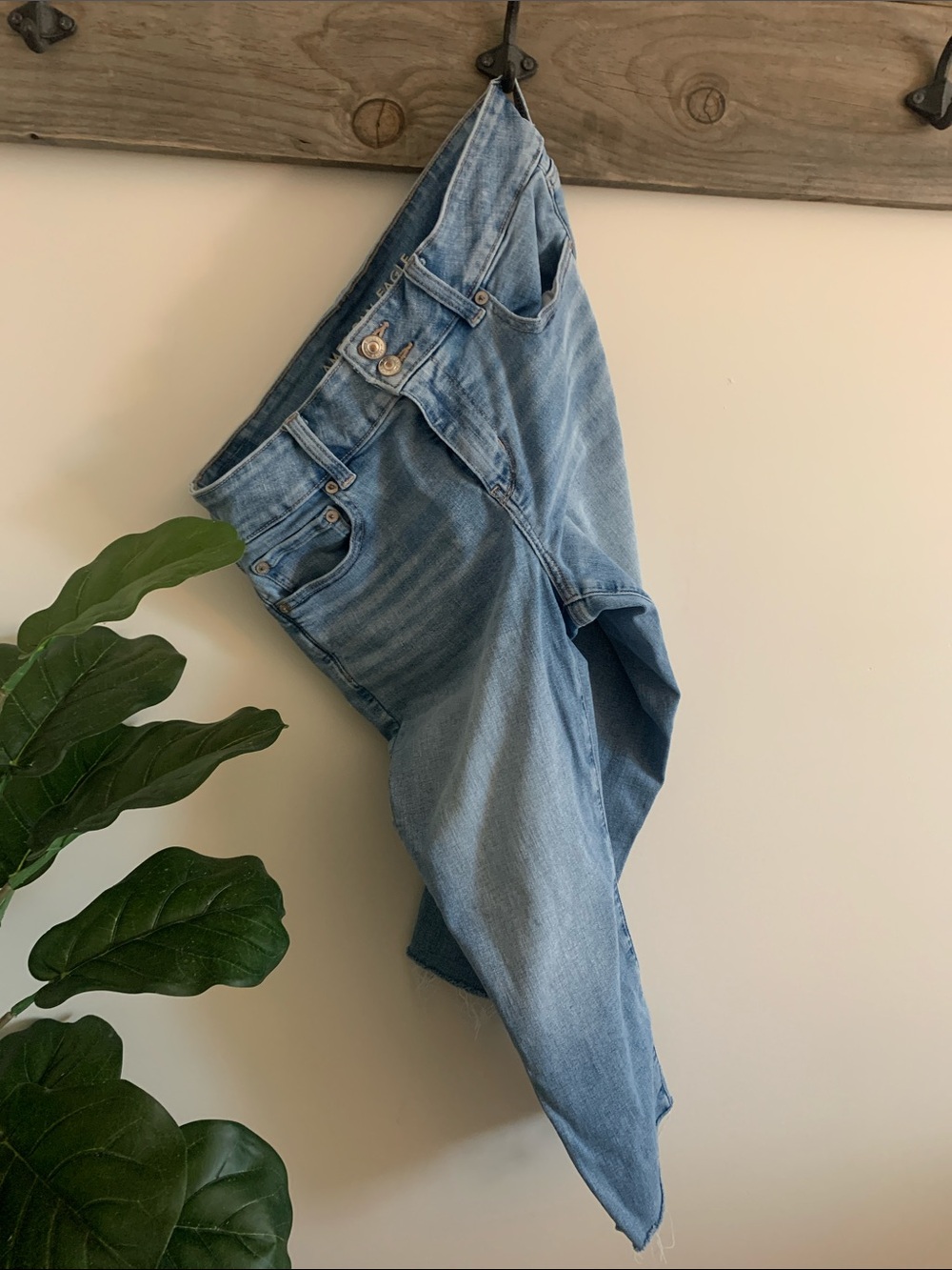 American Eagle Outfitters Light Blue High-Rise Women’s Jeans